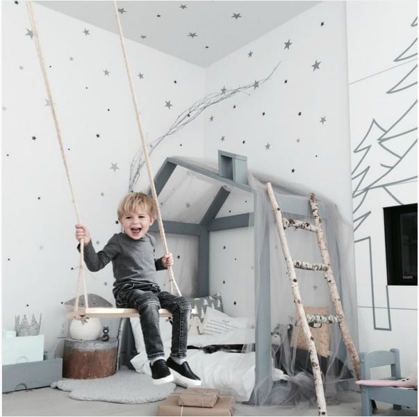 Schommel in huis kinderkamer interiorqueen